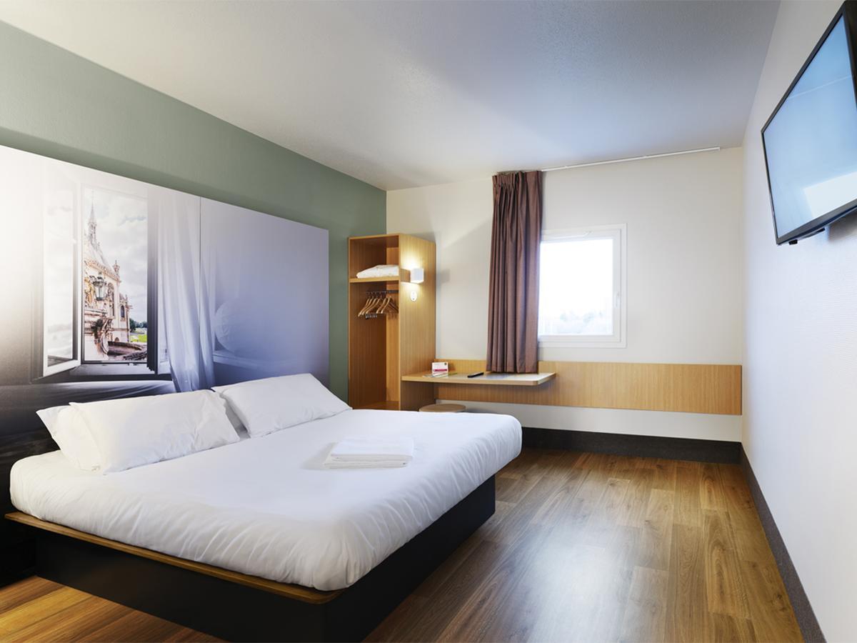 B&B Hotel Les Herbiers Buitenkant foto