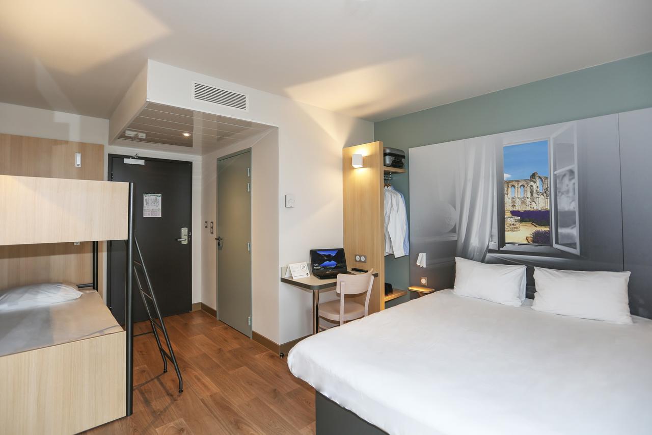 B&B Hotel Les Herbiers Buitenkant foto