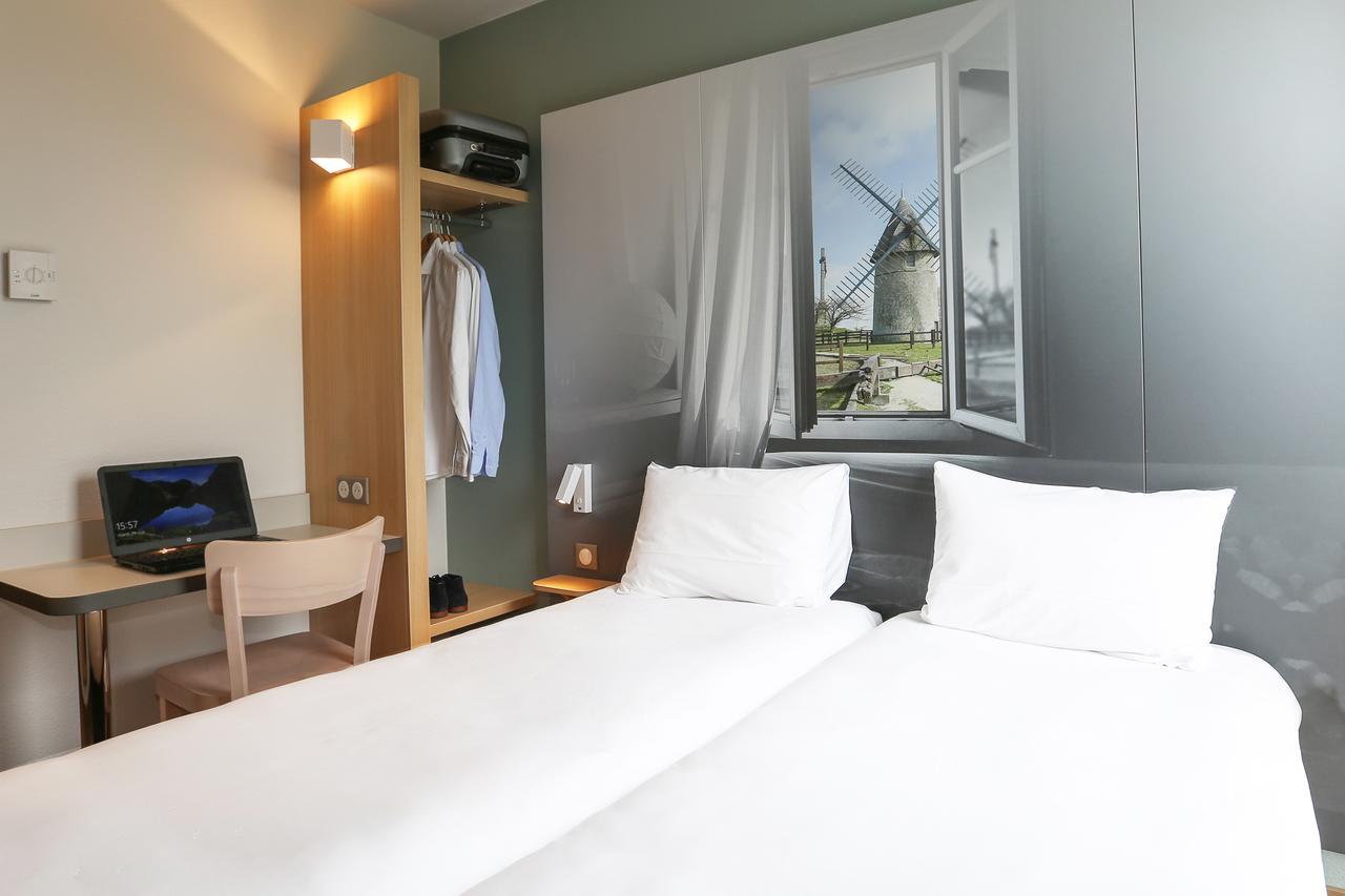 B&B Hotel Les Herbiers Buitenkant foto