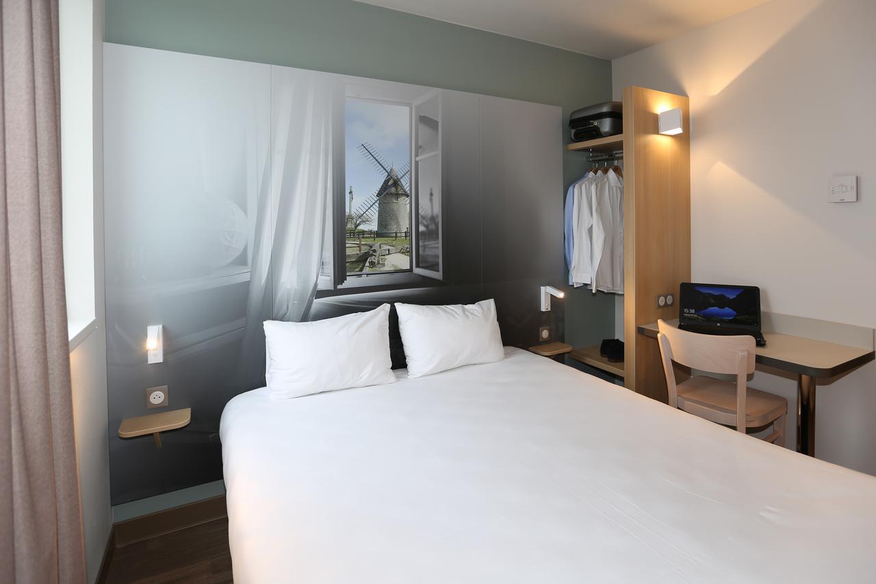 B&B Hotel Les Herbiers Buitenkant foto